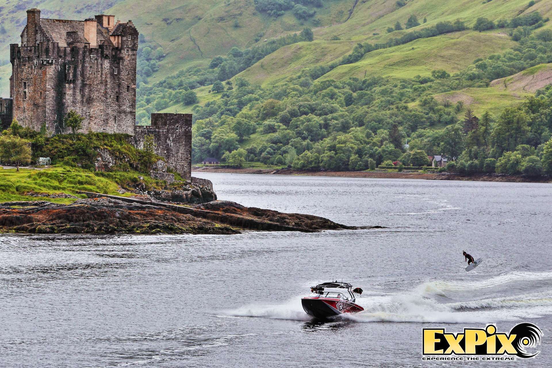 Wakeboaridng Long Long Eilean Donan Castle